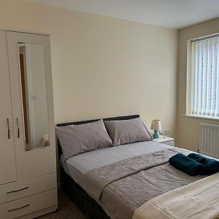 Rooms 7 Minutes From Etihad Manchester Exteriör bild