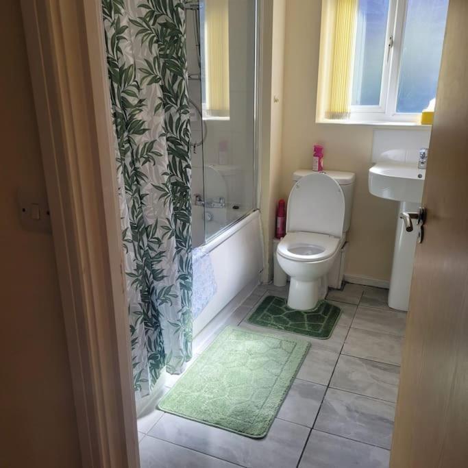 Rooms 7 Minutes From Etihad Manchester Exteriör bild