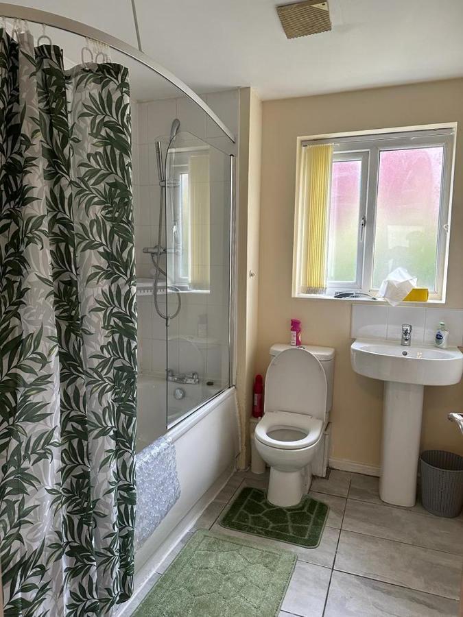 Rooms 7 Minutes From Etihad Manchester Exteriör bild